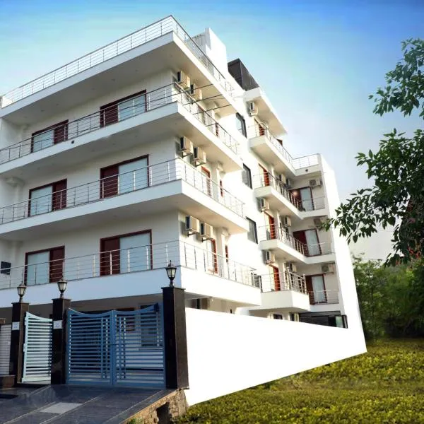 Hotel Sandal tree express, hotel v destinaci Noida