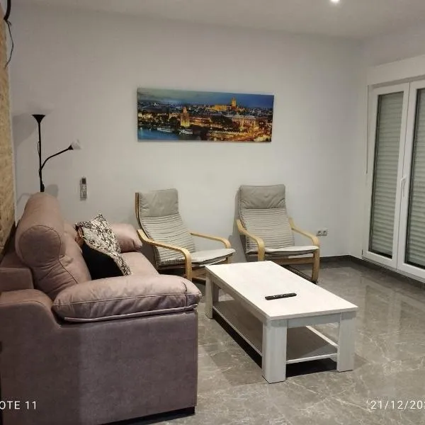 Apartamentos la avenida, hotel v destinácii La Puebla de Cazalla