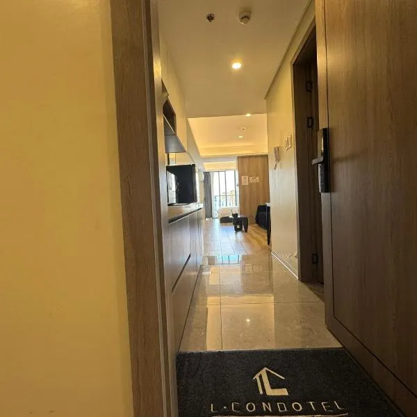 LCONDOTEL Serviced Apartment near MOA NAIA PITX with Pool Parking, hotel in Manila