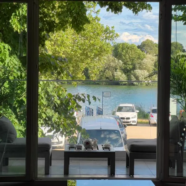 Modernes Wasserfront Wohnung, Terrasse, Parkplatz, hotel v destinaci Flörsheim