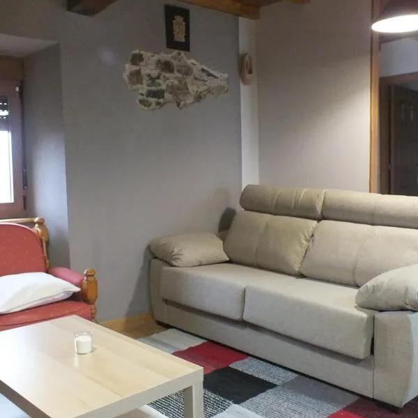 Apartamentos Rurales Casa Llucas, hotel di San Julián