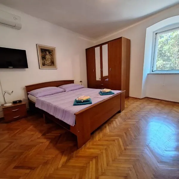 Apartment Fleger Obala, hotel in Punat