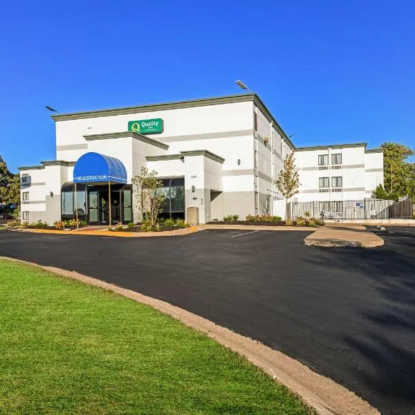 Quality Inn Merriam Kansas City, hotel v destinaci Merriam