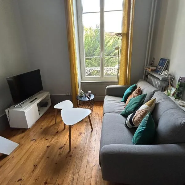 Appartement Royat 2 pièces 33m2, hotel v destinácii Royat