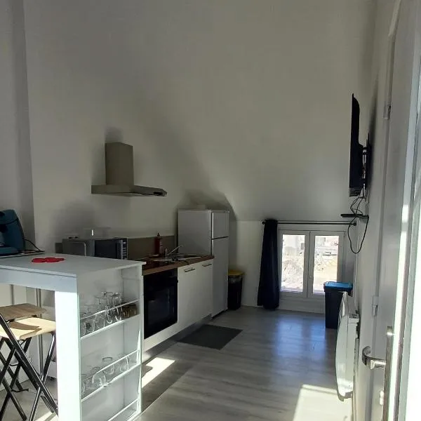Trois Studios-Cosy centre village, hotel in Brouckerque