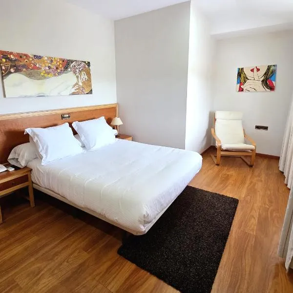 Hotel Los Barruecos by Croma, hotel in Malpartida de Cáceres