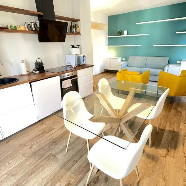 LovingStresa 2 brand new apartment, hótel í Stresa