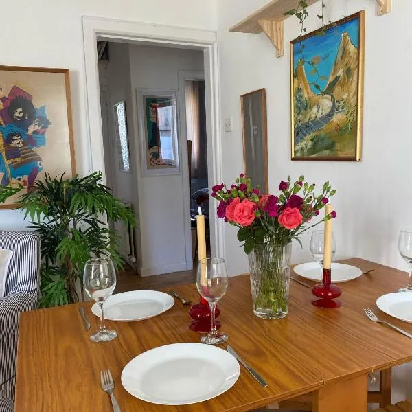 2 bed with garden near city centre & beach, free parking、エディンバラのホテル