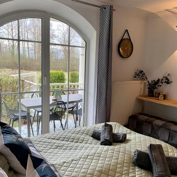 Lindners Hideaways - Gutshof Pine Retreat - Sauna - In Villa - Terrasse - Garten mit Rehgehege - Frühstück verfügbar - SKI - Arber - Osser - bis 5 Pers, hotel v destinaci Hohenwarth