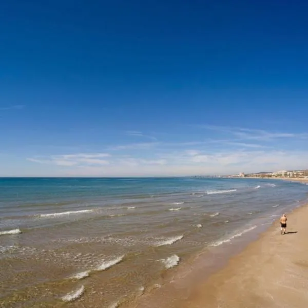 Fabulous house near the beach, hotel v destinaci Calafell