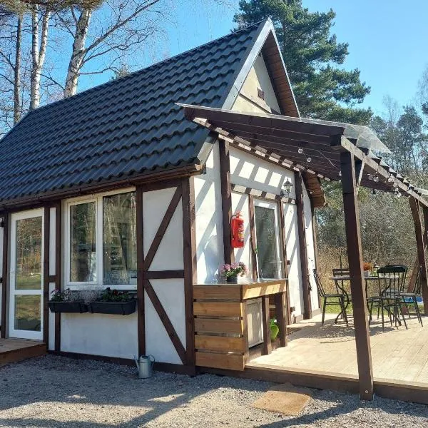 Small 24 sq m house for 6 people with 2 extra beds, hotel v destinaci Plieņciems