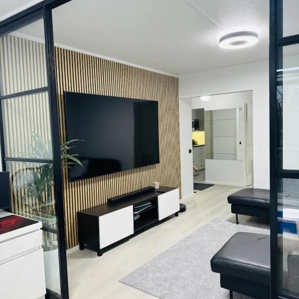 Cozy-15min to airport, free parking, готель у місті Hyrylä