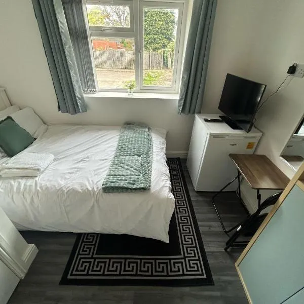 Private Room with Ensuite Bathroom & Free Parking, hotel in Birmingham