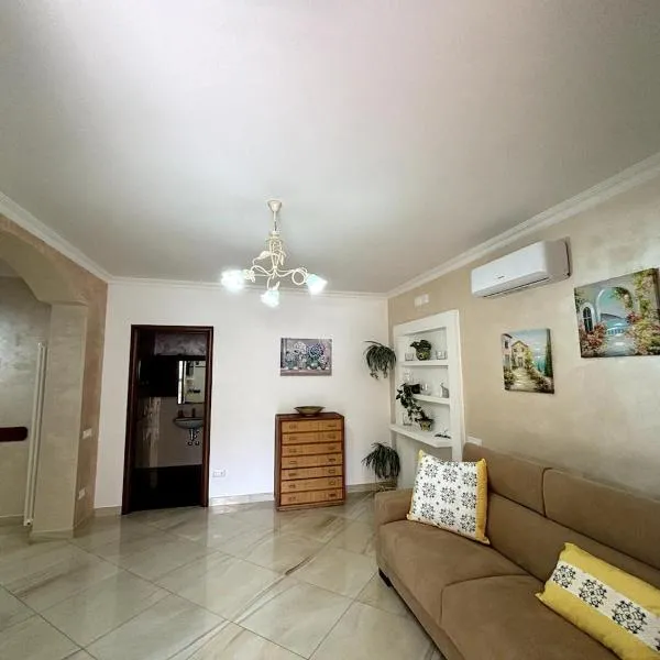 Da Pupa, apartment with a sea view, hotel Vico Equensében