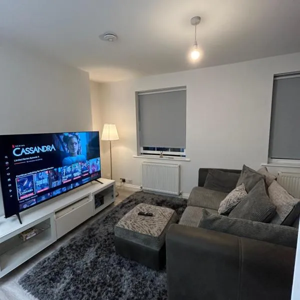 Jasmin Place, hotel in Luton