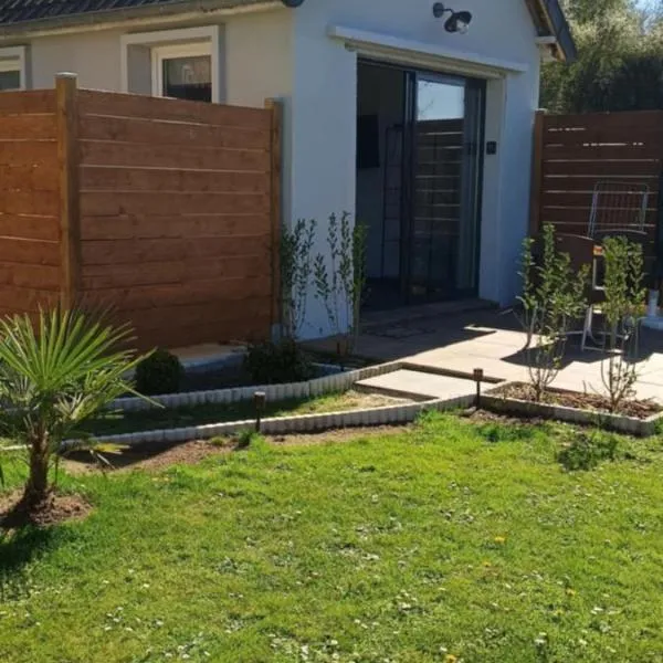 STUDIO VACANCES vue sur Mont Joli Bois, hotel in Criel-sur-Mer