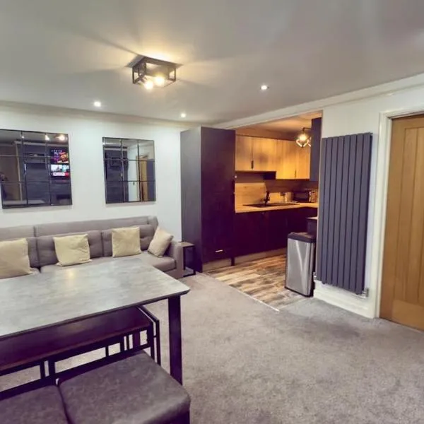 Exclusive Old Town Swindon Apartment with Jacuzzi โรงแรมในสวินดอน