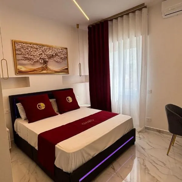 Giurò, hotel v Neapoli