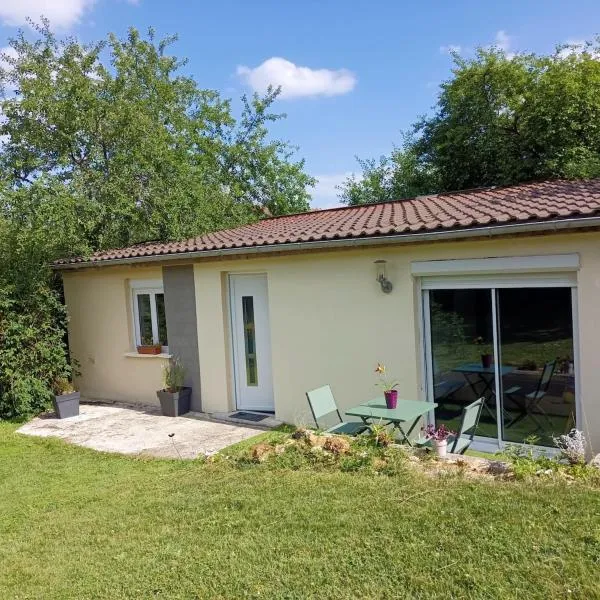 Logement entier Gîte du hérisson 4 personnes, hotel em Pommeuse
