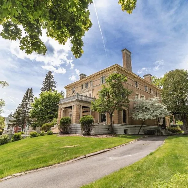 Historic Cotton Mansion Duluth Boutique Hotel, hotel in Duluth