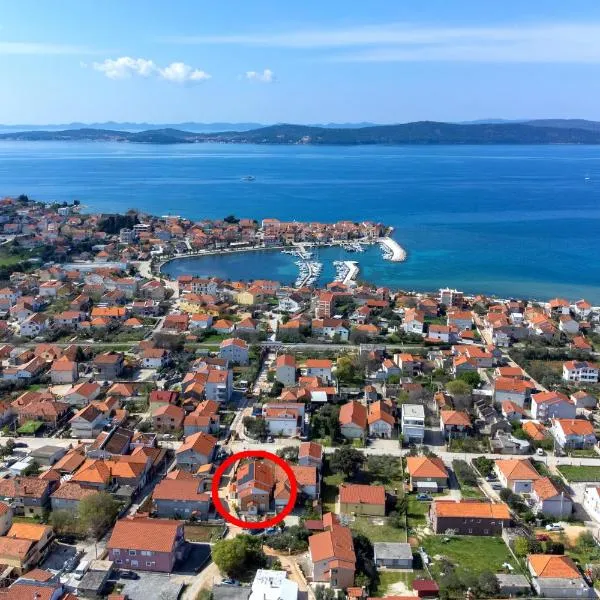 Apartments with parking space Bibinje, Zadar - 16188, khách sạn ở Bibinje