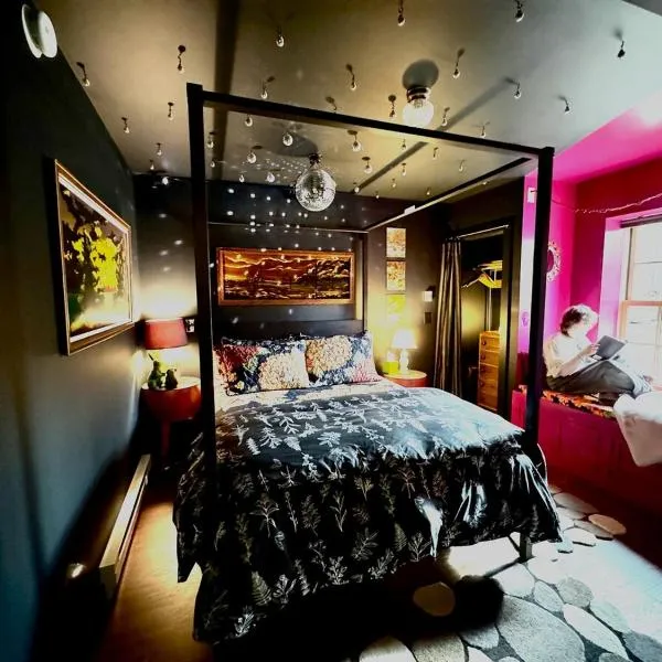 The Disco Den on Toad Road, hotell sihtkohas Plainfield