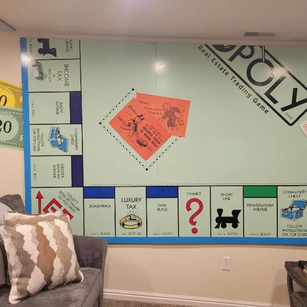 Monopoly Place、アメリカン・フォークのホテル