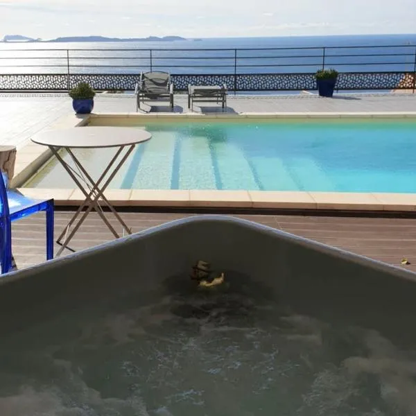 LES SUITES LOVE 2 SPA VUE MER PISCINe, hotel v destinaci Marseille