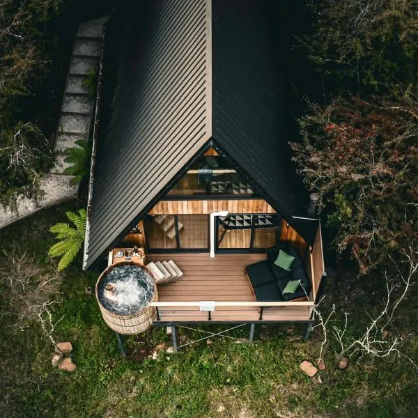 The Eco Cabin Tasmania - Cedar Hot Tub、デロレインのホテル
