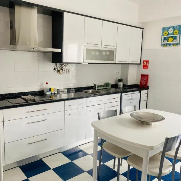 SwordFish City Center Apartment, hotel a Peniche