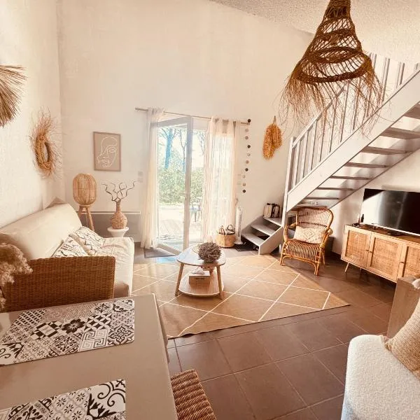 Maison de vacances au calme 4 personnes residence avec piscine, Hotel in Aubignan