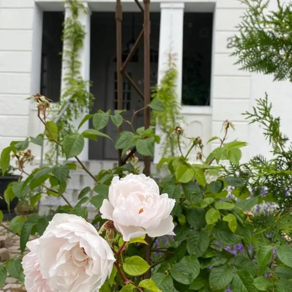 B&B Österlens RosenTrädgård, hotel v destinaci Glemmingebro