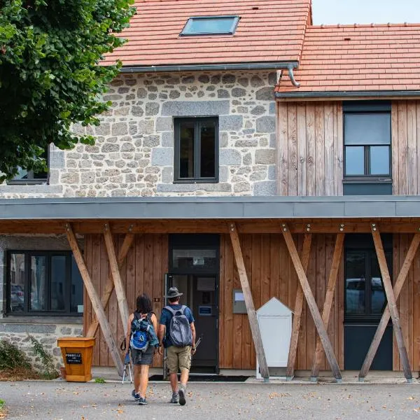 Gite étape la Belle étoile de Flayat, hotel em Flayat