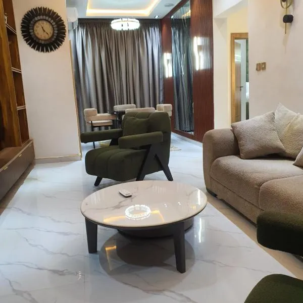 Grazioli 3Bedroom Apartment 'Sicily'، فندق في إينوجو