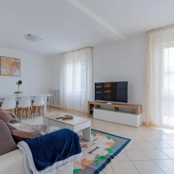 Luminosa casa a Casoli di Atri con giardino，阿特里的飯店