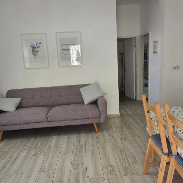 בית בכפר, hotel in Kefar Pines