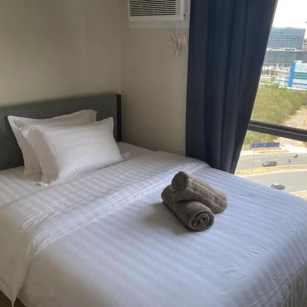 1BR 2 mins to Okada near MOA & Airport-12C, hotel sa Maynila