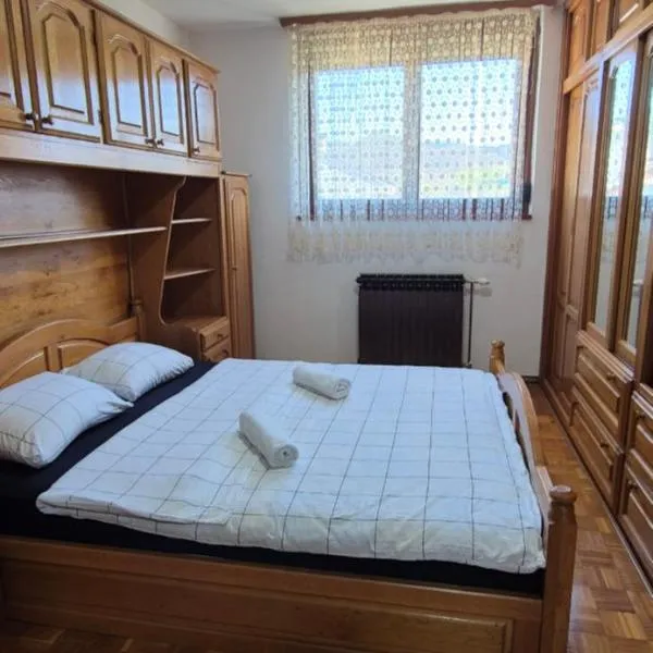 Stan na dan Teslić Centar 2, hotel v destinaci Teslić