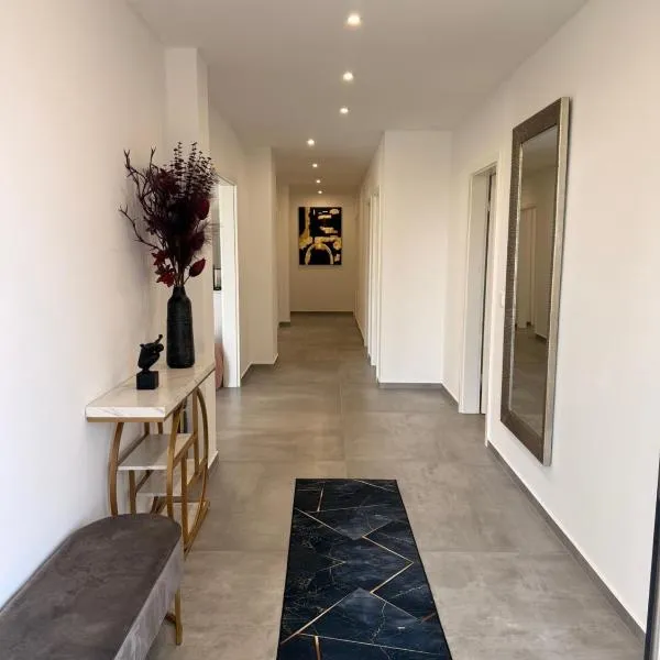 Luxee Apartment, hotel in Friedrichshafen