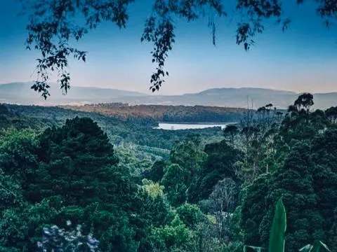 Villa with Spa and Breathtaking Views of Dandenong Ranges, hotel v destinaci Kalorama
