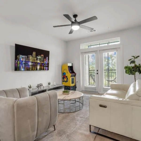 Tropical Hideaway Amazing 3 Bed Oasis with Pool, hotel in Apollo Beach