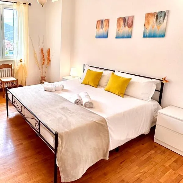 Casa Viola - Near the beach, hotel v destinaci Domaso