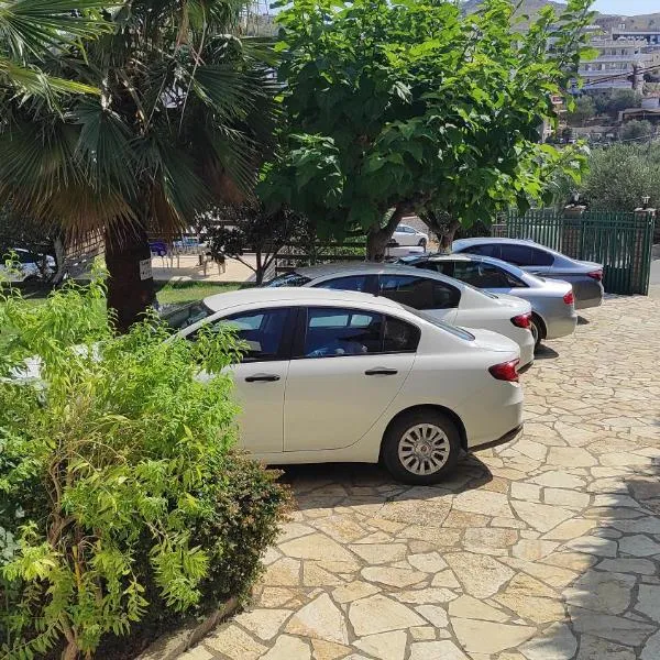Four Seasons Apartments, hotel a Ksamil