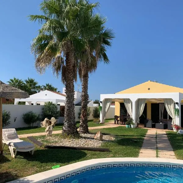 Chalet con piscina en Menorca, hotel v destinaci Cala'n Bosch