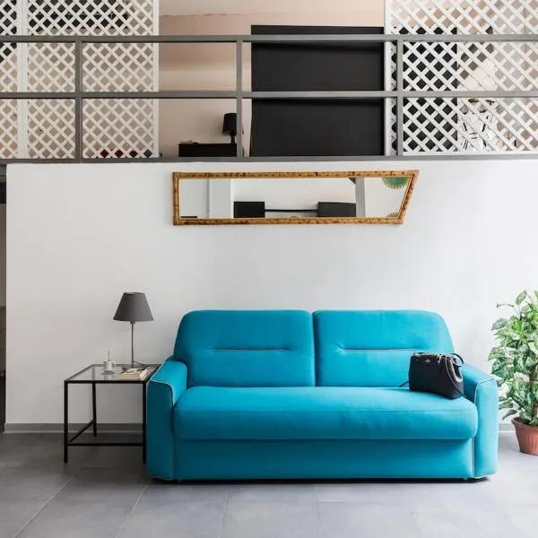 Spacious Modern Loft Steps from Trevi Fountain, hotel sa Roma