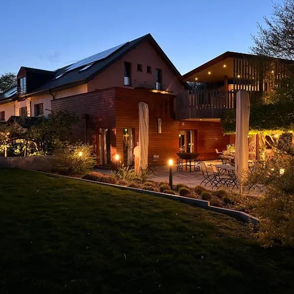 Hostellerie du Peiffeschof, The Originals Relais, hotel v destinaci Arlon