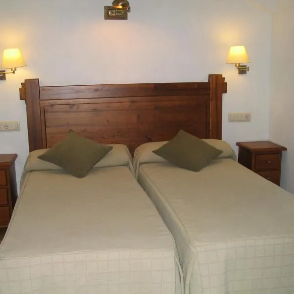 Villa Russell Hotel&Apartments, hotel di Torla