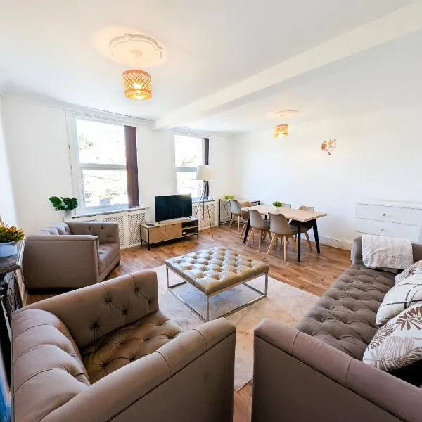 Cozy 2BR Flat Near Twickenham Stadium for Families, hotel sa Teddington