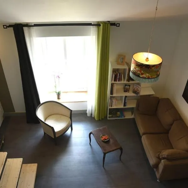 L'Alcôve, maison d'artistes, hotel v destinaci Sacquenay