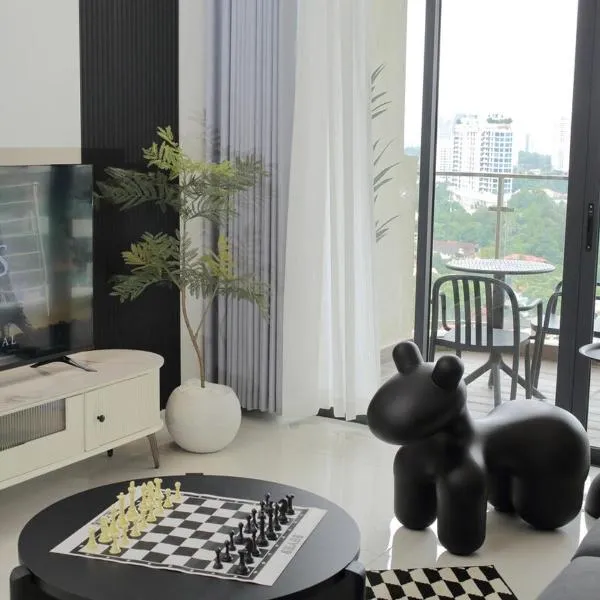 Danga Bay 2BR 2WR - Black Or White - Walk to Beach, hotel in Johor Bahru
